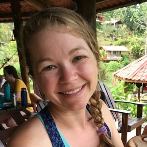 Meet your Posher, Lara